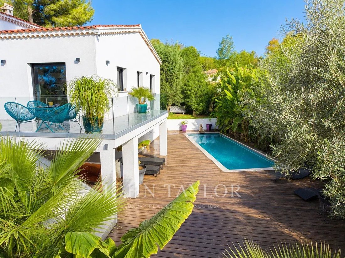 Villa in Bandol, Provence-Alpes-Côte d'Azur, France 2 - 16935856
