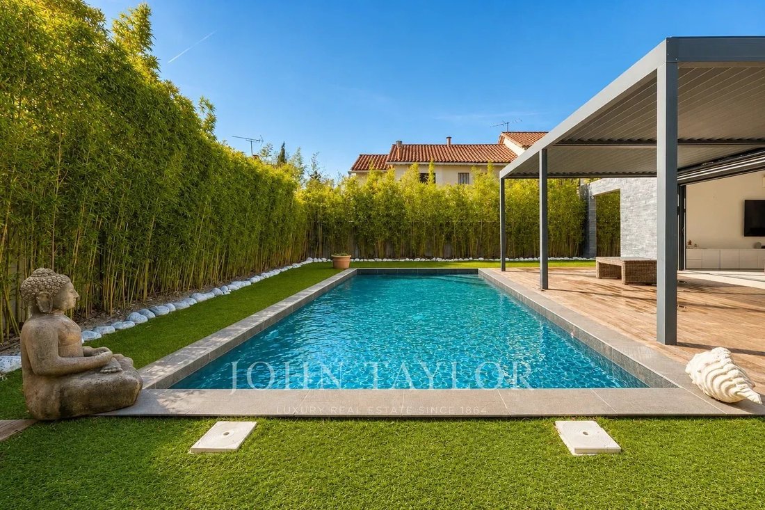 Villa à Sanary-sur-Mer, Provence-Alpes-Côte d'Azur, France 2 - 18526287