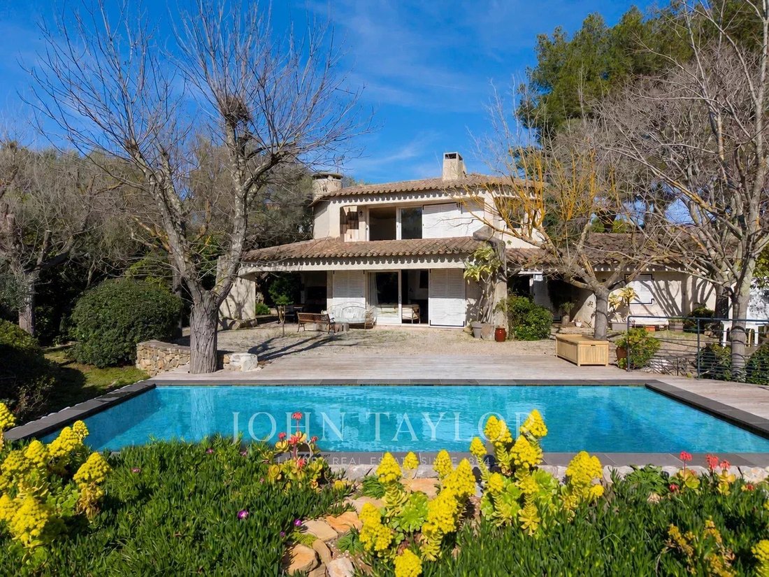 Villa in Beaucours-La Gorguette-La Morvenede, Sanary-sur-Mer, France 1 - 17302913