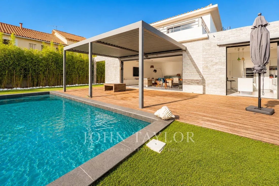 Villa à Sanary-sur-Mer, Provence-Alpes-Côte d'Azur, France 3 - 18526287