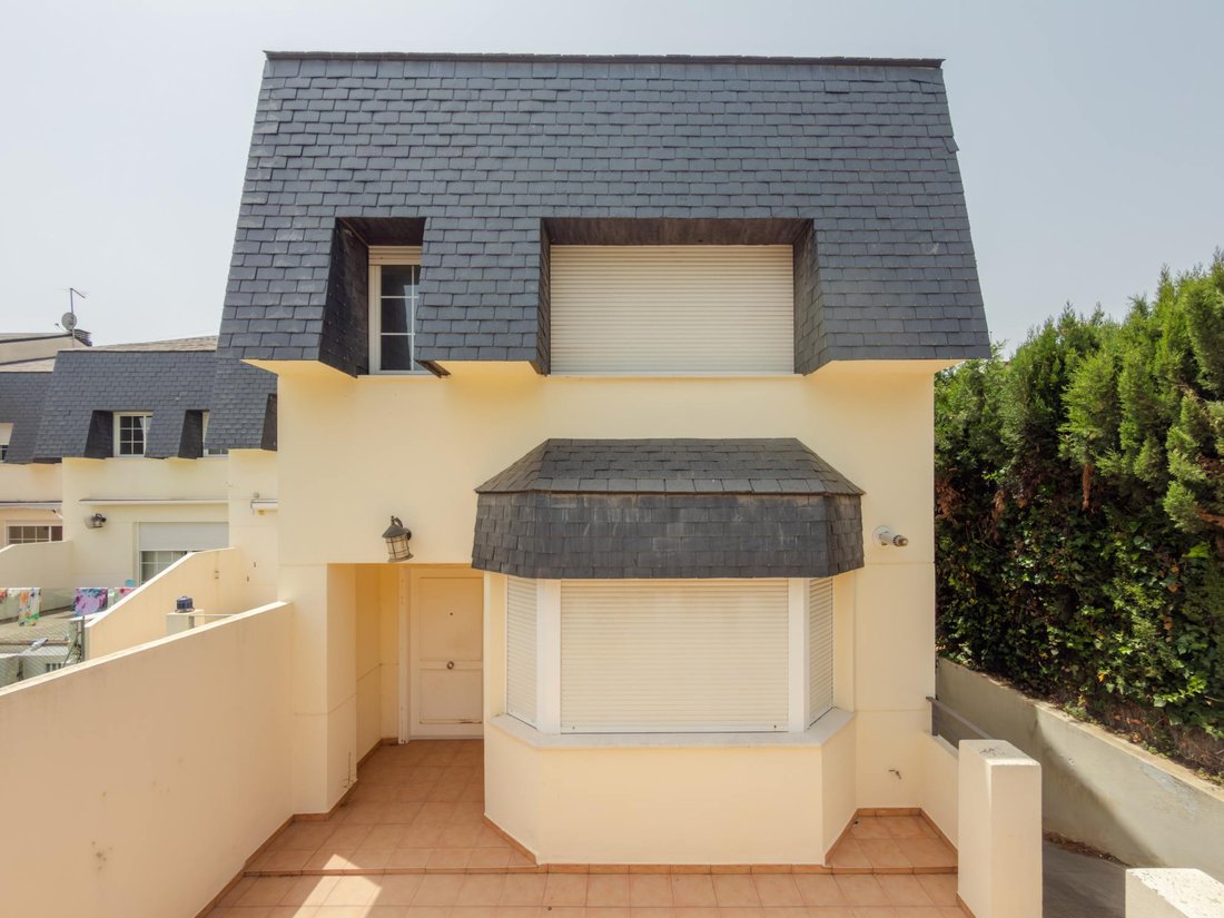Villa in Rocafort, Valencian Community, Spain 1 - 18526613