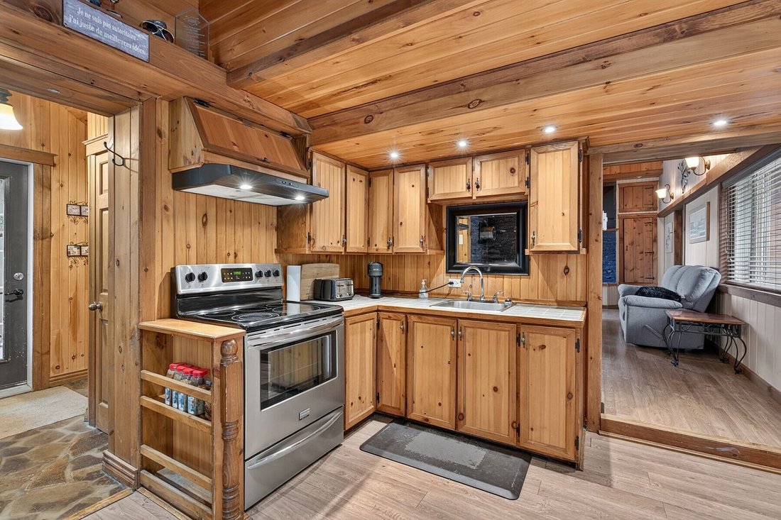 House in Notre-Dame-Auxiliatrice-de-Buckland, Quebec, Canada 3 - 18529528