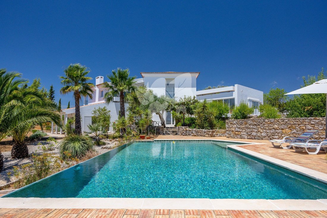 Villa in Santa Catarina da Fonte do Bispo, Algarve, Portugal 1 - 15832944