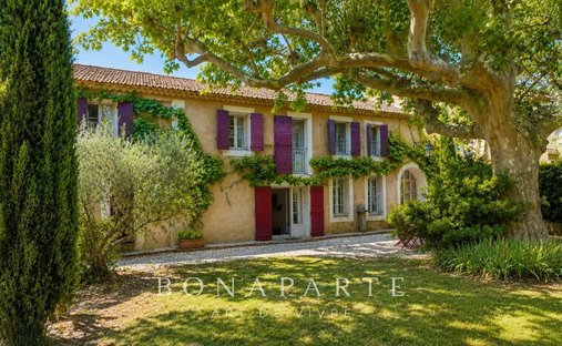 Country House in Saint-Rémy-de-Provence, Provence-Alpes-Côte d'Azur, France 1
