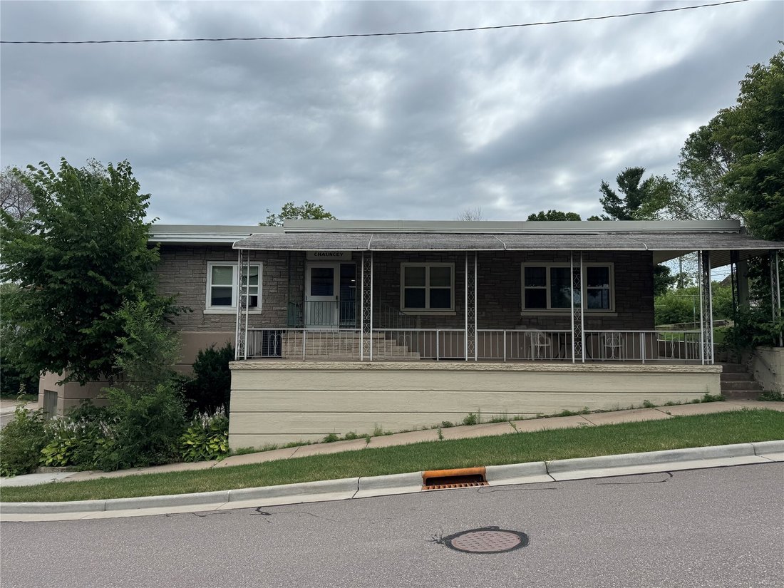 Eau Claire, Wisconsin, United States 4 - 18528840