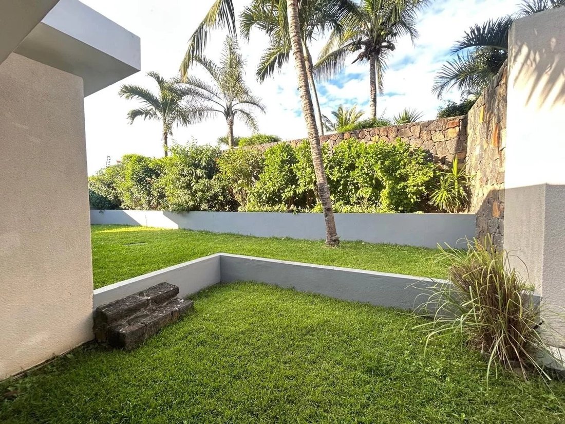 Villa in Grand Baie, Rivière du Rempart District, Mauritius 2 - 18527799