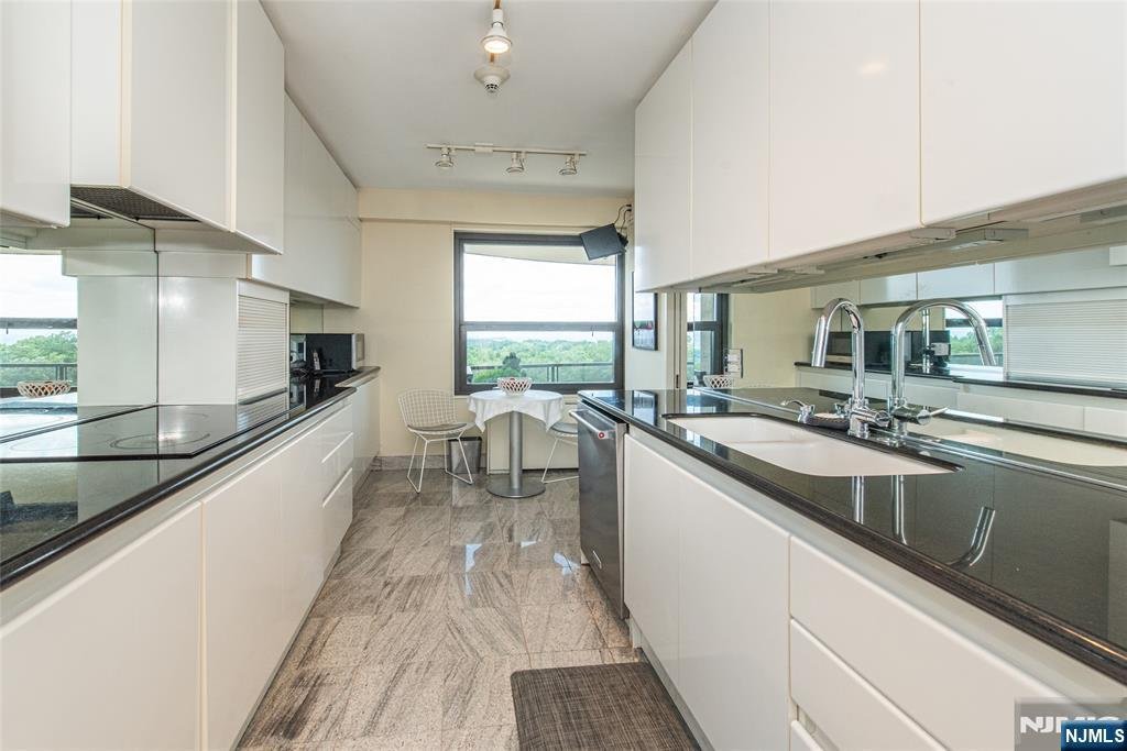 Condo in Verona, New Jersey, United States 2 - 18527864