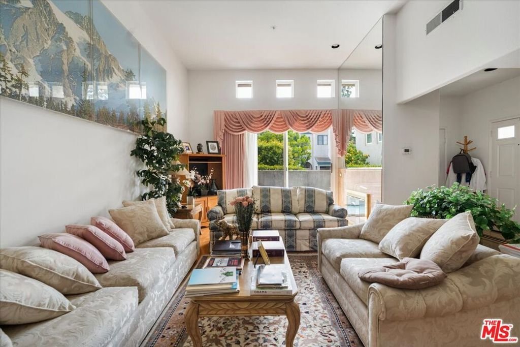Condo in Los Angeles, California, United States 3 - 18528589