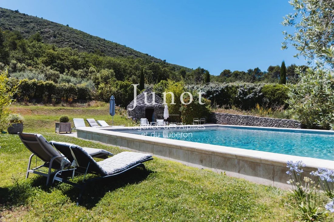 Country House in Bonnieux, Provence-Alpes-Côte d'Azur, France 4 - 18509692
