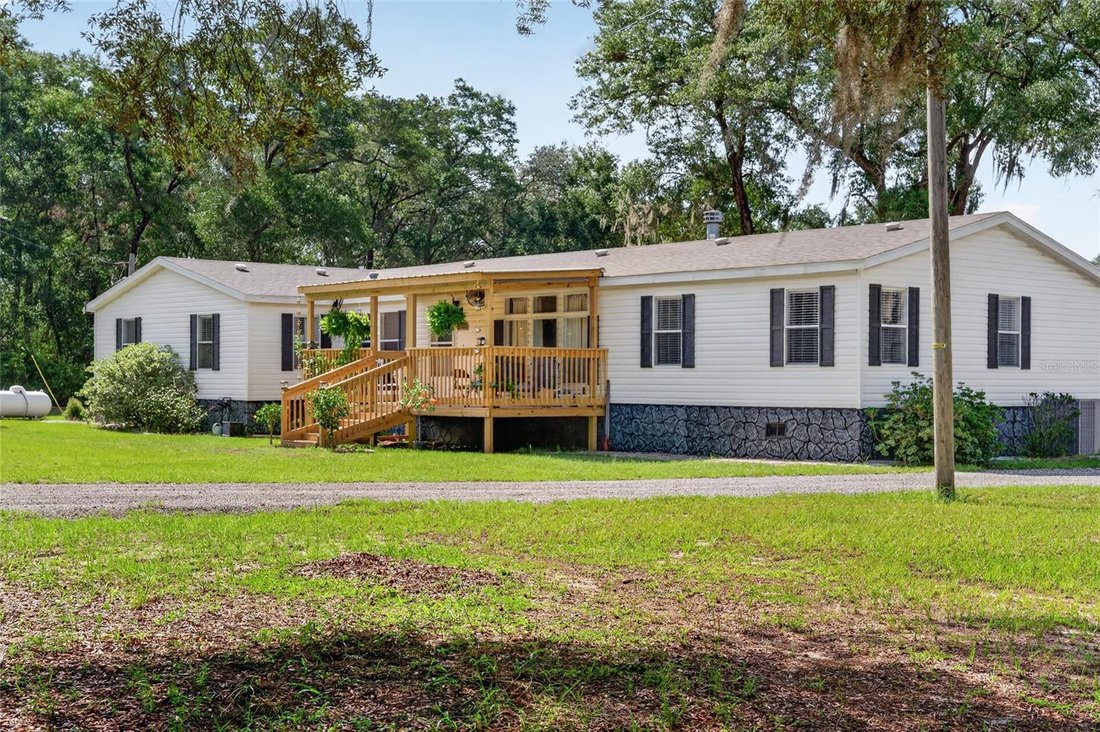Weirsdale, Florida, United States 3 - 18528345