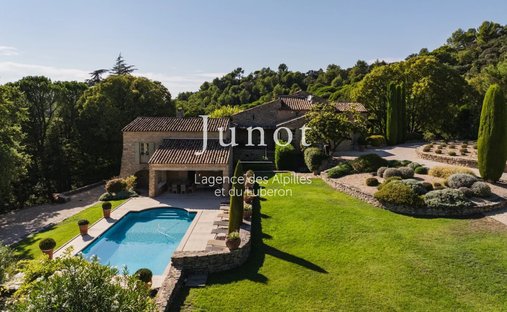 Country House in Goult, Provence-Alpes-Côte d'Azur, France 1