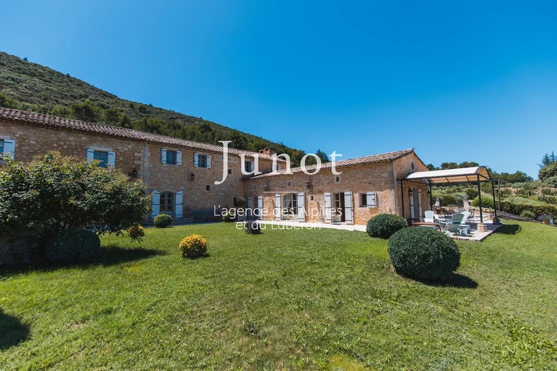 Country House in Bonnieux, Provence-Alpes-Côte d'Azur, France 5 - 18509692
