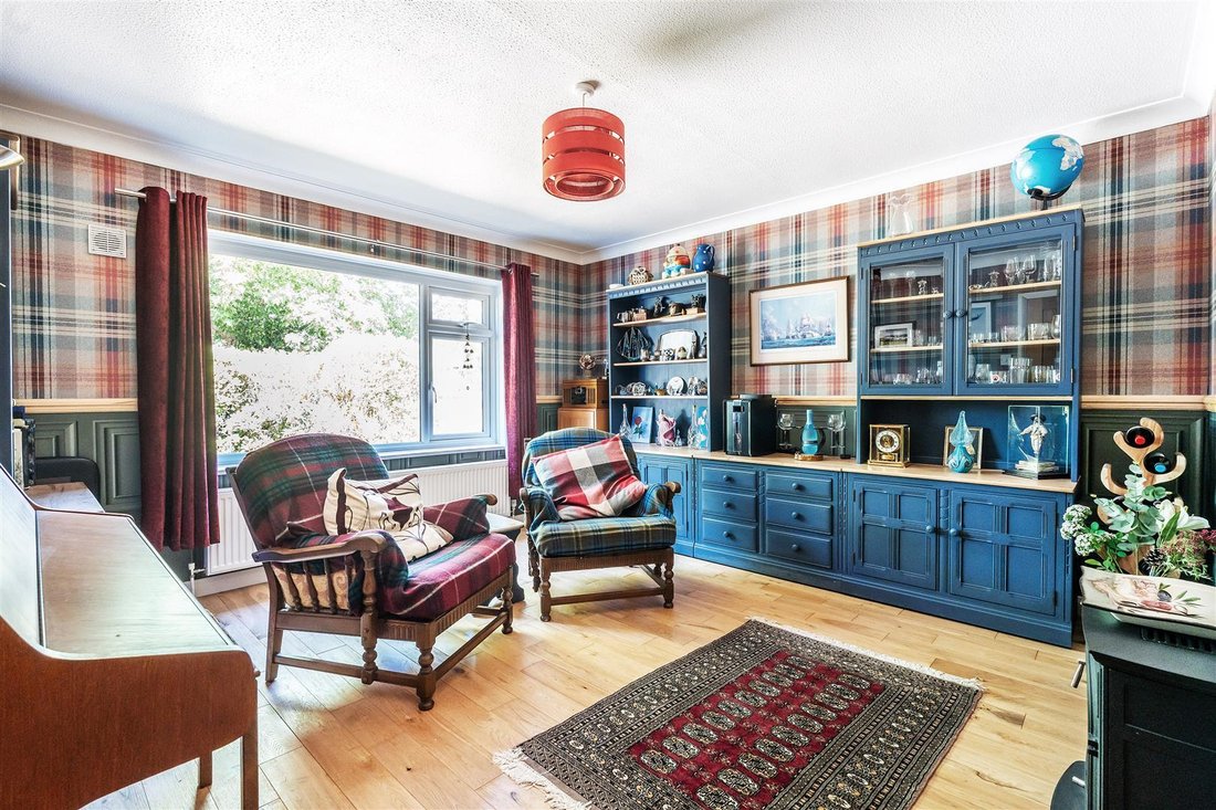 House in Surrey, England 5 - 18525999