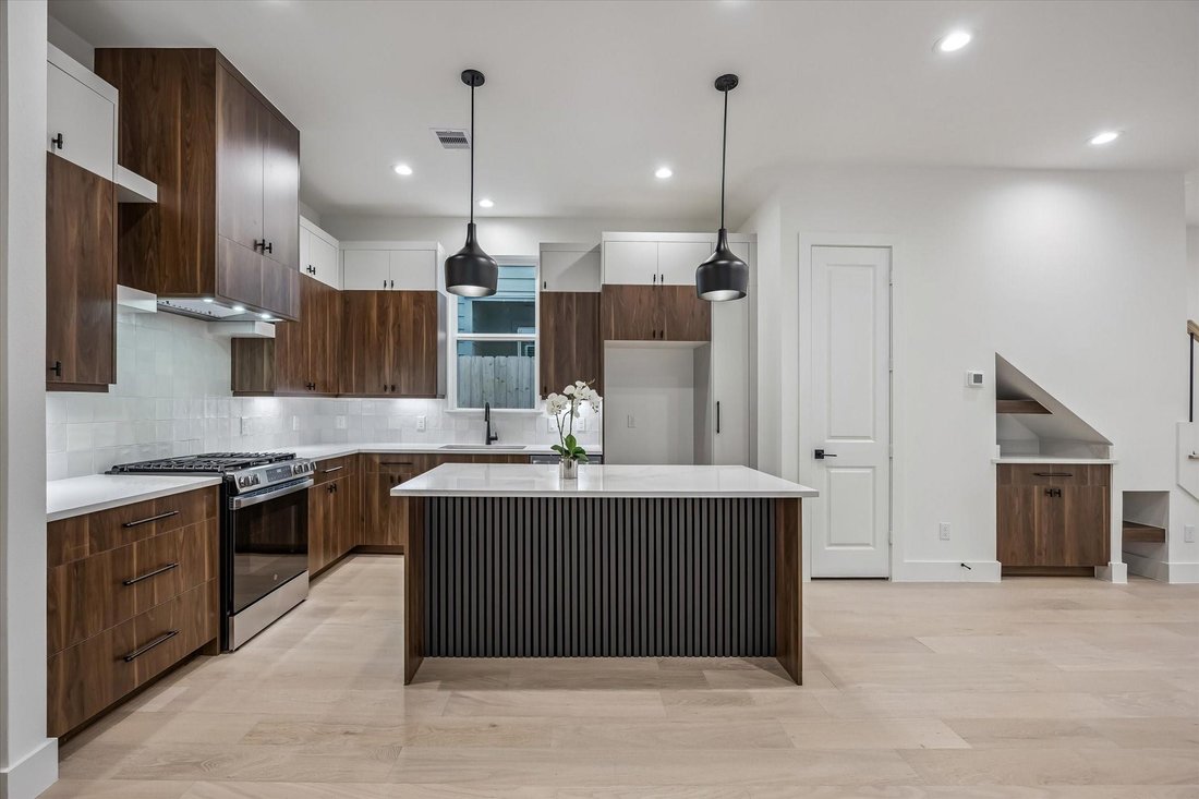 House in Houston, Texas, United States 5 - 17982392