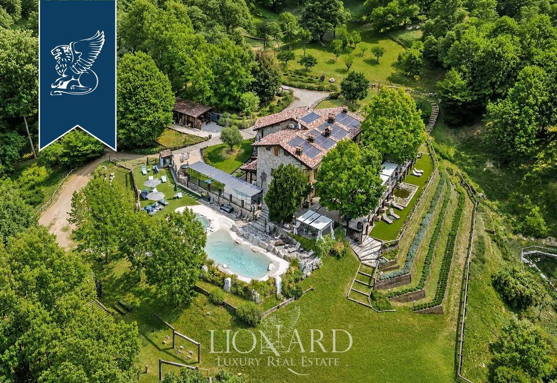 Villa in Alzano Lombardo, Lombardy, Italy 1 - 18529614