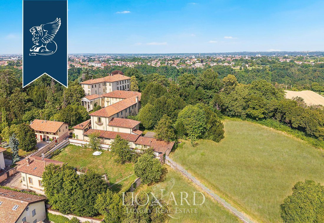 Villa in Carate Brianza, Lombardy, Italy 2 - 18529492