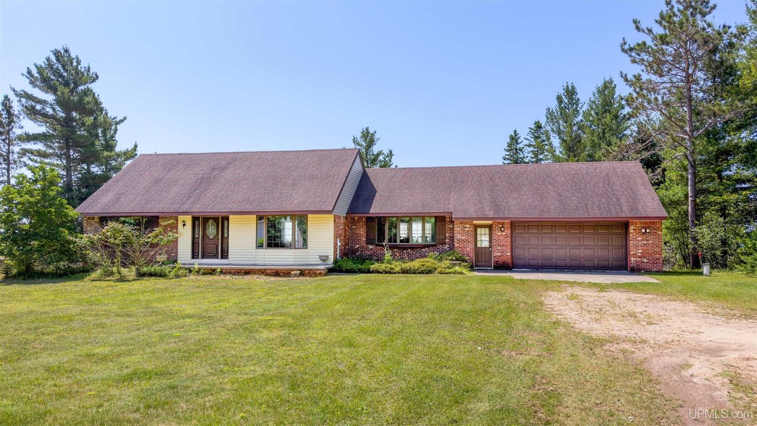 House in Gulliver, Michigan, United States 3 - 18528828