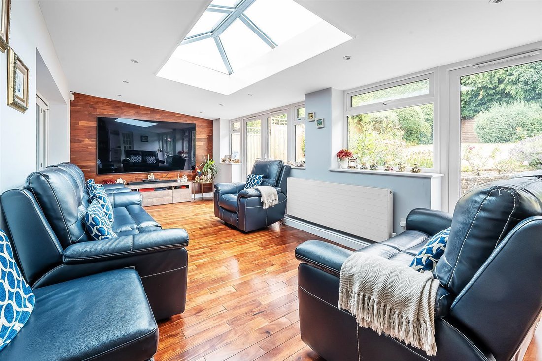 House in Hawks Hill, Fetcham, England 3 - 18526028