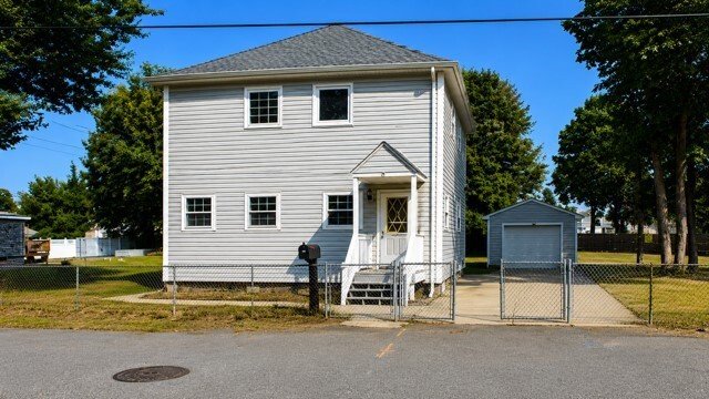 House in Warwick, Rhode Island, United States 2 - 18528472