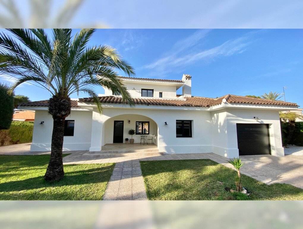 Villa in Cabo Roig, Orihuela, Valencian Community 1 - 18526534