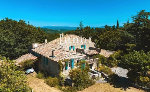 Country House in Lacoste, Provence-Alpes-Côte d'Azur, France 1