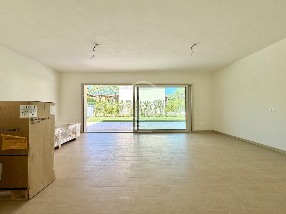 Villa in Manerba del Garda, Lombardy, Italy 5 - 17931348