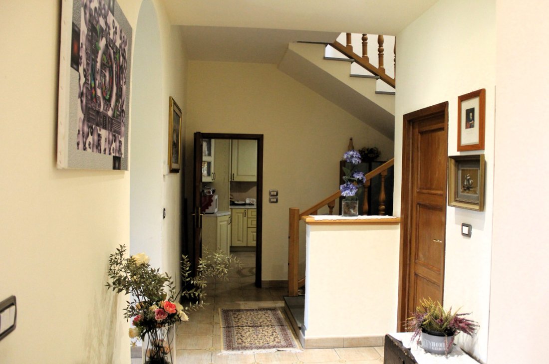 Villa in Santa Firmina, Arezzo, Tuscany 2 - 18529098