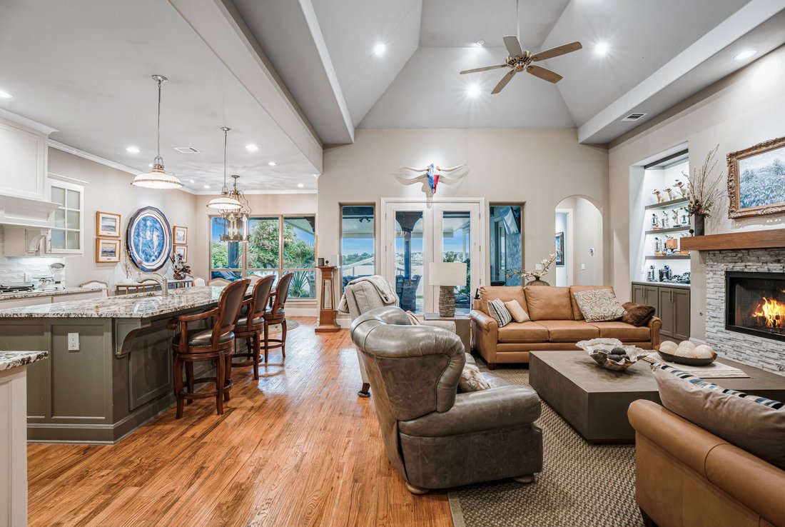 House in Granbury, Texas, United States 4 - 18527901