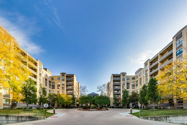 Condo in Lincolnwood, Illinois, United States 2 - 18529012