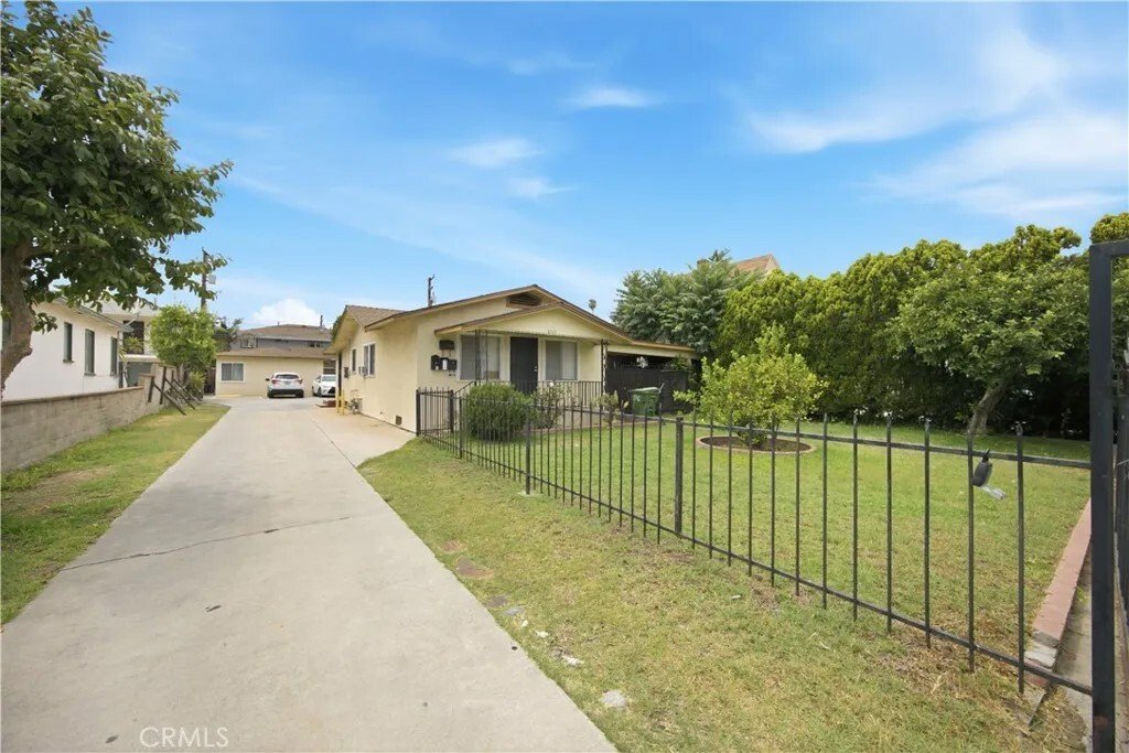 Maywood, California, United States 2 - 18529173