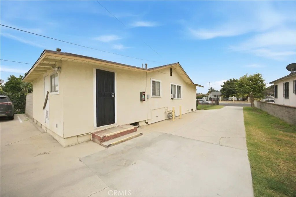 Maywood, California, United States 4 - 18529173