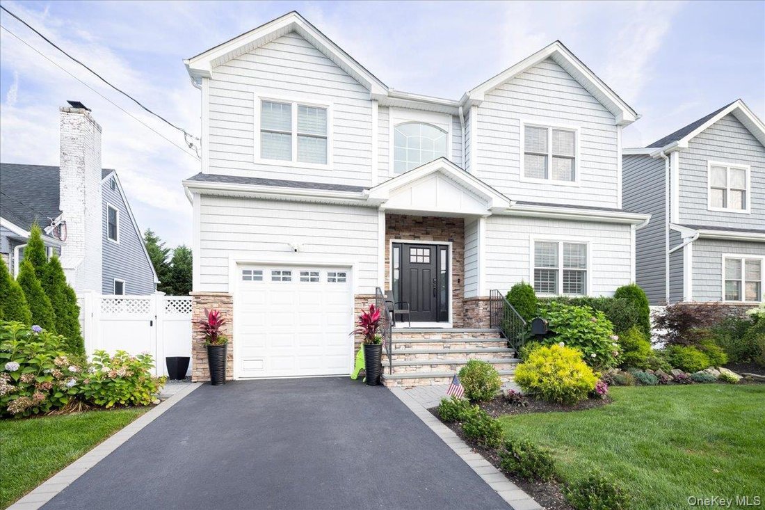 House in Bellmore, New York, United States 3 - 18528659