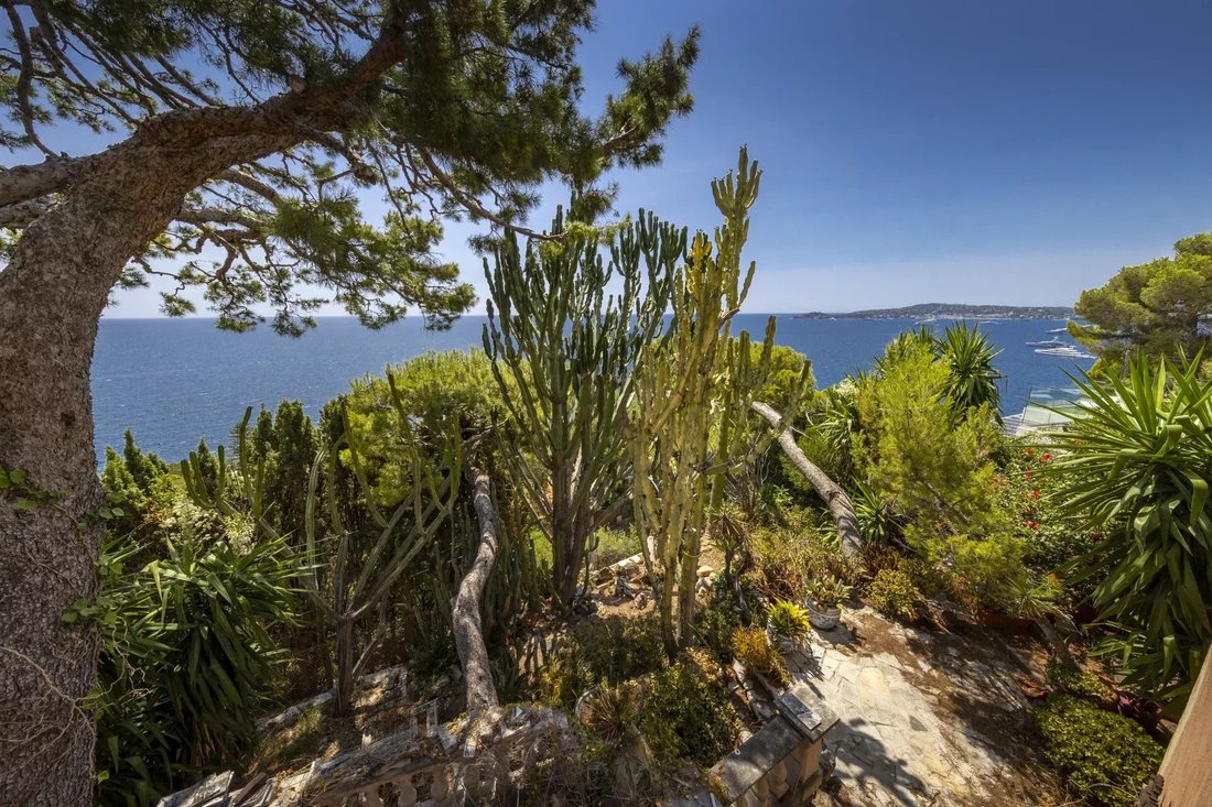 Villa in Èze, Provence-Alpes-Côte d'Azur, France 1 - 18526325