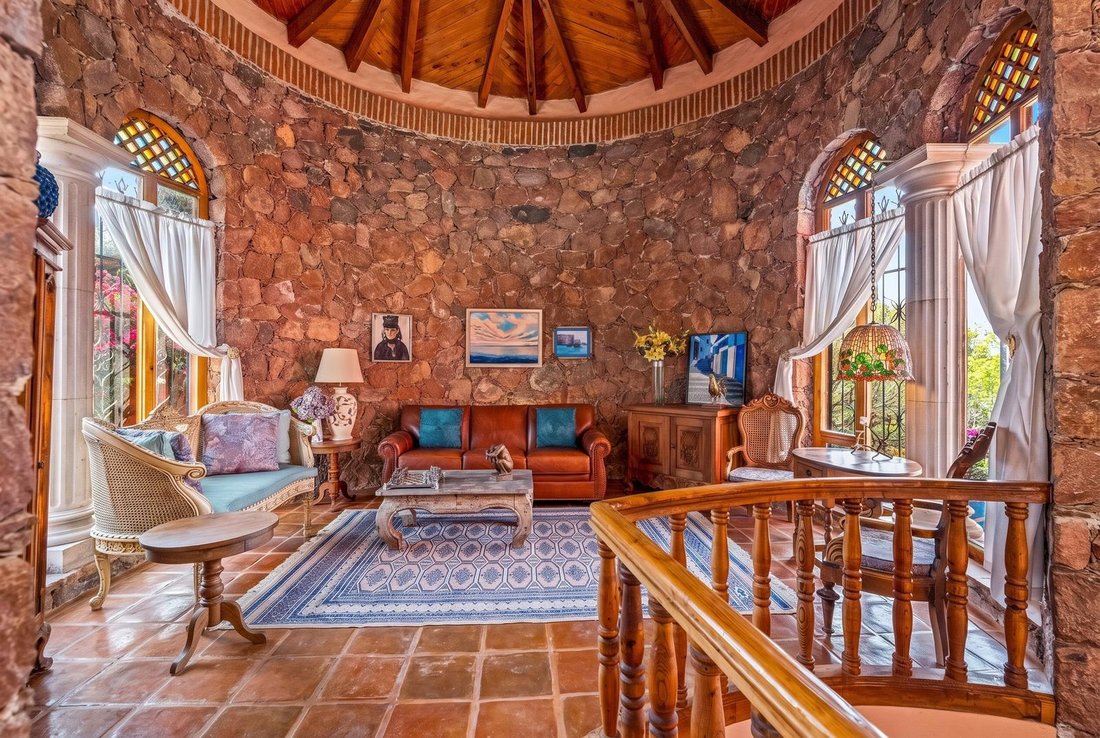 House in Presita Guadalupe, Guanajuato, Mexico 3 - 18517669