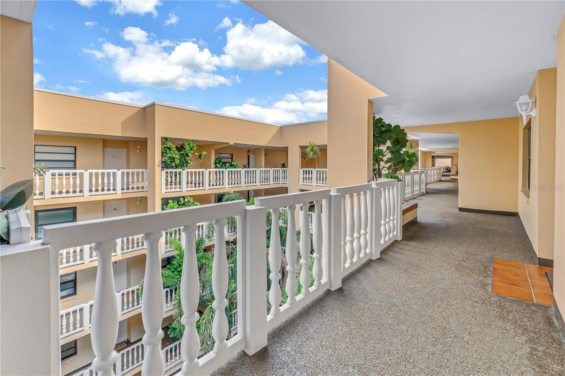 Condo in St. Pete Beach, Florida, United States 4 - 18528333