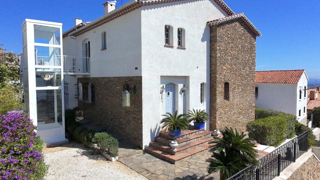 Villa in Hyeres, Provence-Alpes-Côte d'Azur, France 2 - 18526185