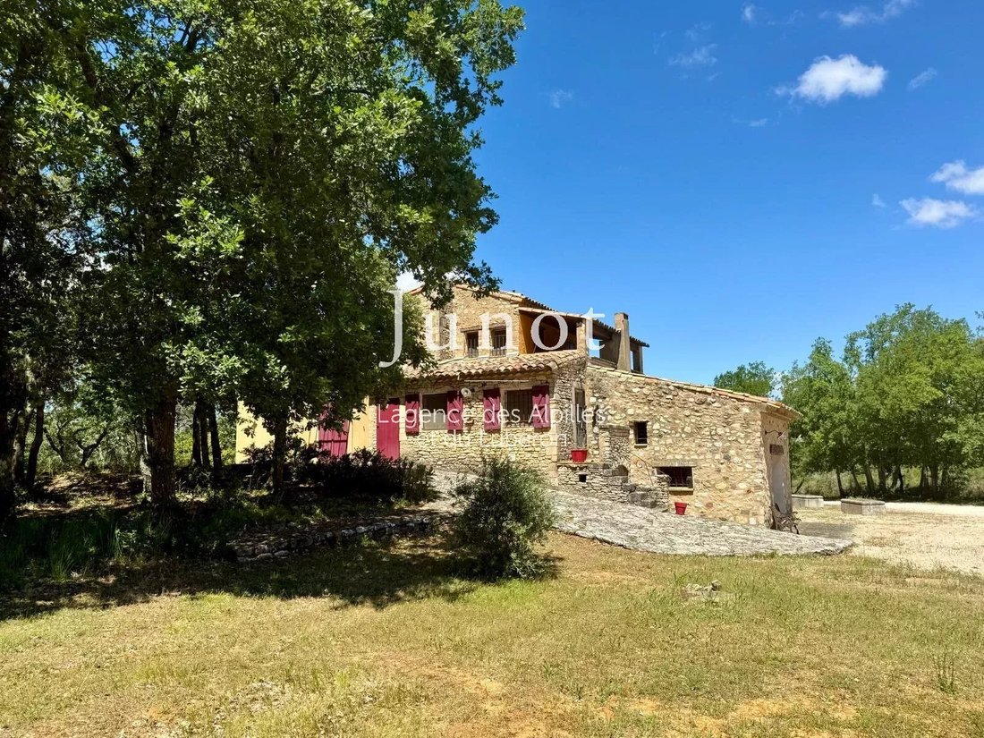 Country House in Bonnieux, Provence-Alpes-Côte d'Azur, France 2 - 18509702