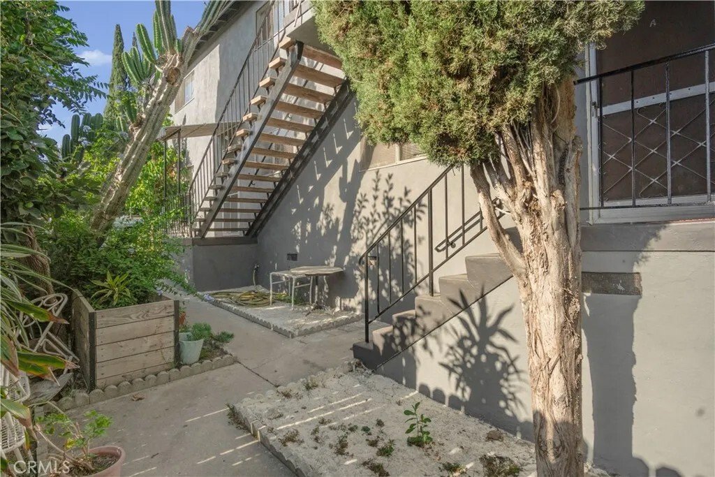 Los Angeles, California, United States 3 - 18529168