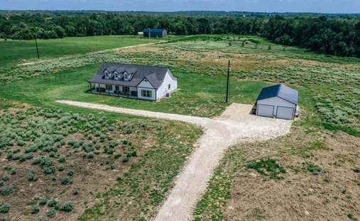 House in Davilla, Texas, United States 1