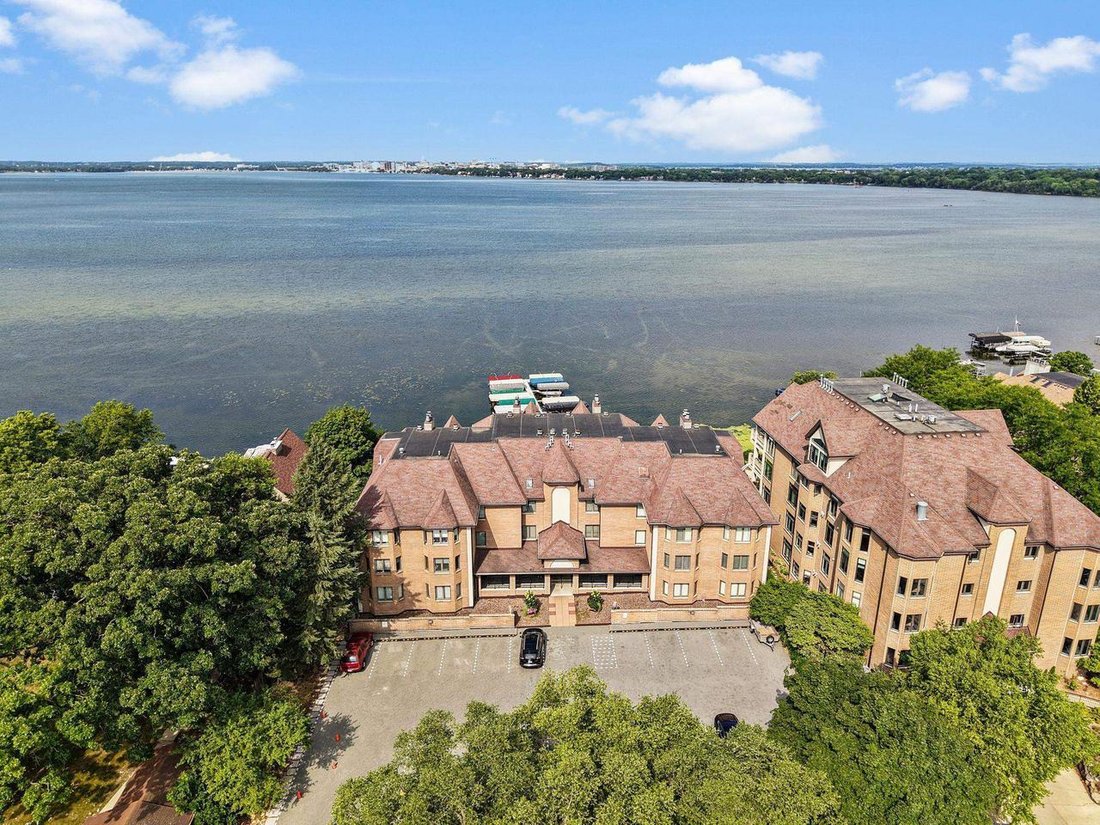 Condo in Monona, Wisconsin, United States 1 - 18528518