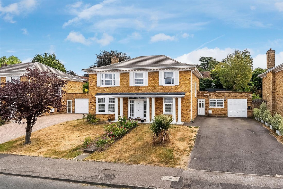 House in Hawks Hill, Fetcham, England 1 - 18526028