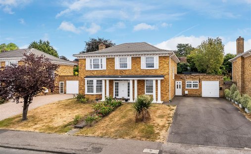 House in Hawks Hill, Fetcham, England 1