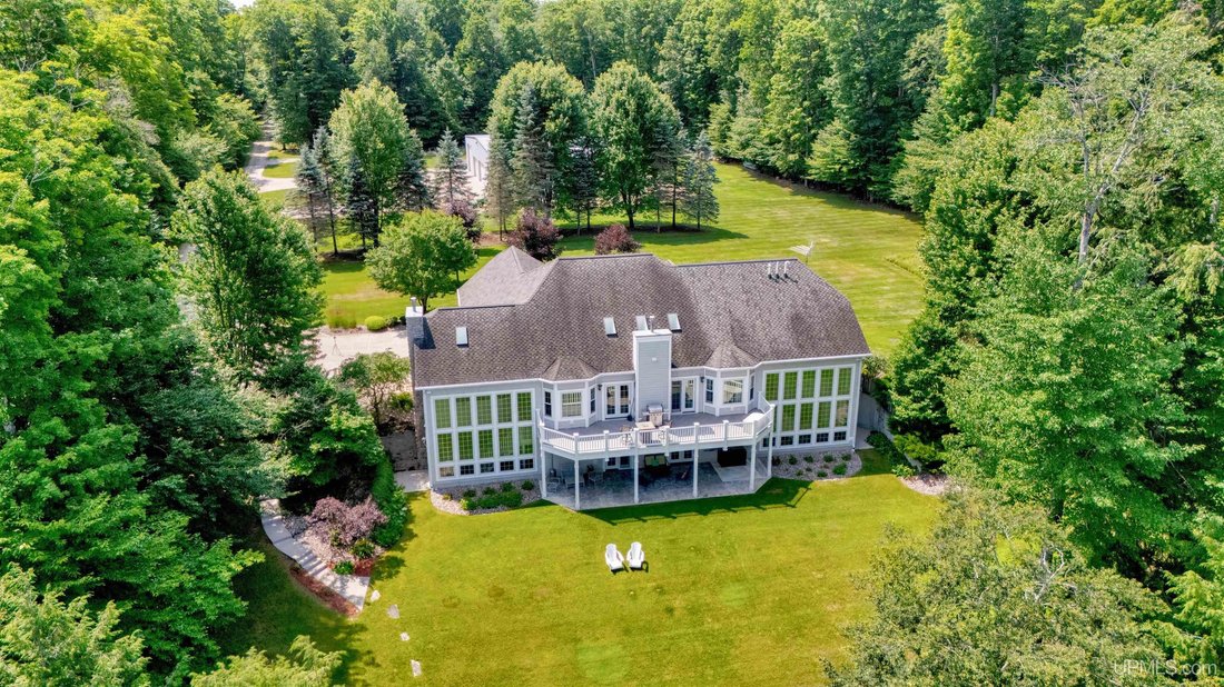 House in Manistique, Michigan, United States 3 - 18528804