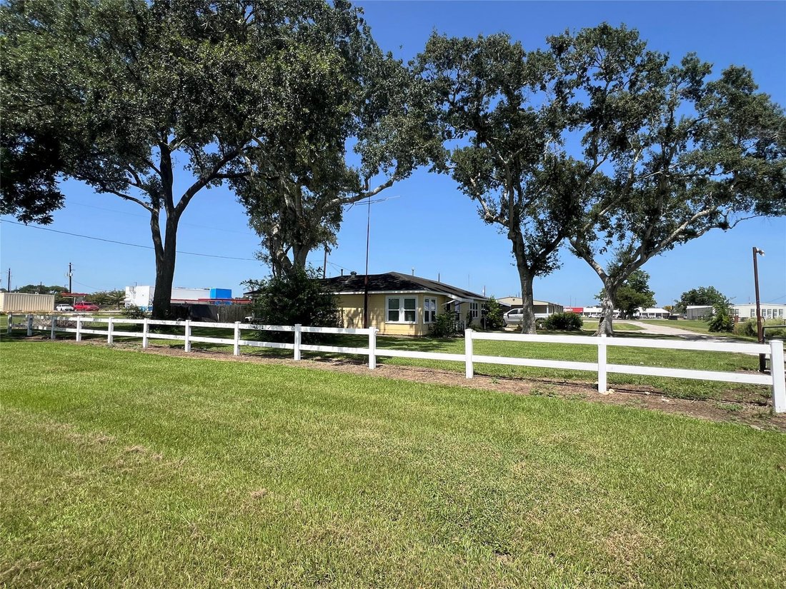 House in El Campo, Texas, United States 3 - 18528120