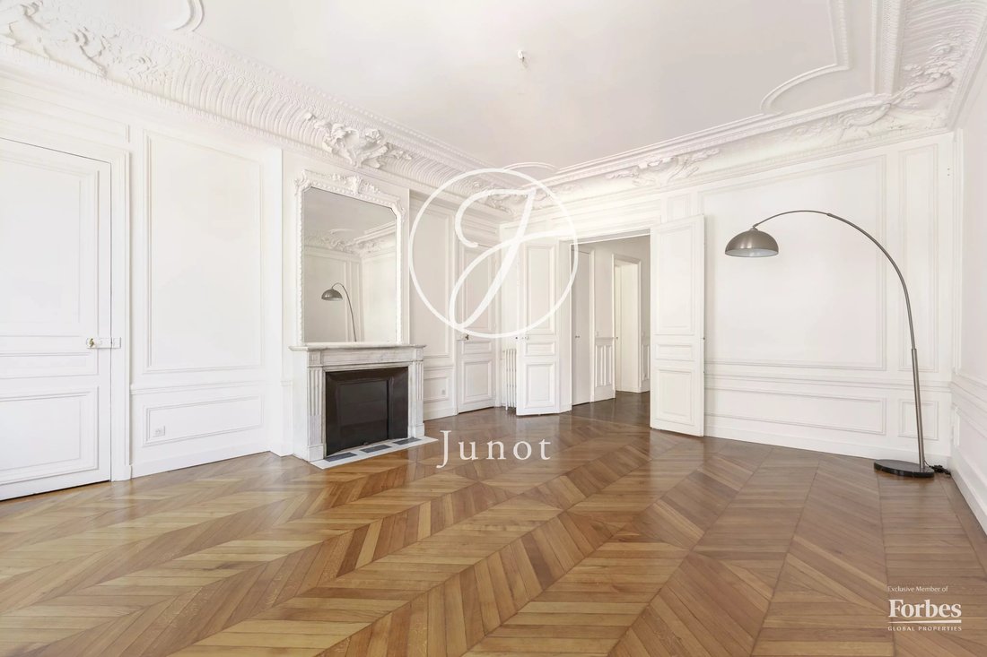 Apartment in Triangle d'Or, Paris 8e Arrondissement, Paris 5 - 18526279