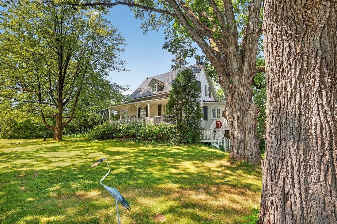 House in Hudson, Quebec, Canada 1 - 18530177