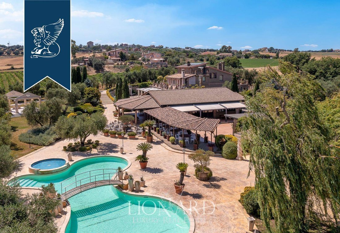 Villa in Valcanneto-Ceri-San Martino, Cerveteri, Lazio 2 - 18529573