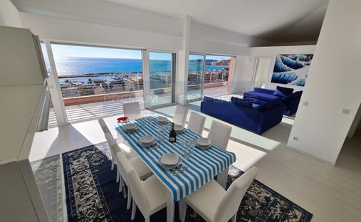 Penthouse in Menton, Provence-Alpes-Côte d'Azur, France 1