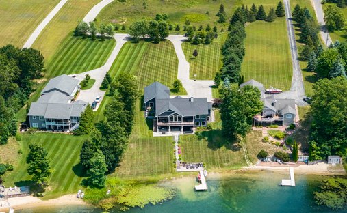 House in Traverse City, Michigan, United States 1