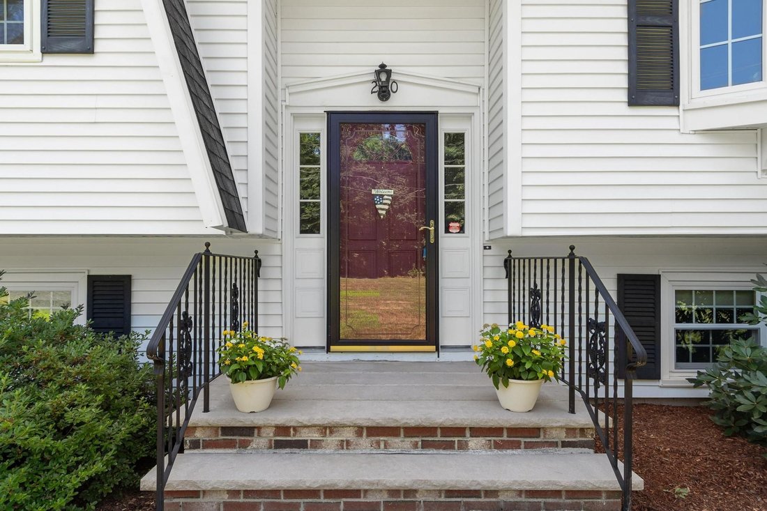 House in Tewksbury, Massachusetts, United States 4 - 18526077